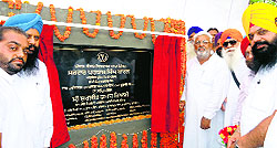 Surjit Kumar Jyani, Health Minister, Punjab, lays the foundation stone of a drug de-addiction centre at Samrala