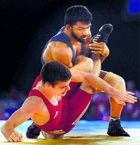 Yogeshwar Dutt in action during a bout 