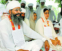 Harvinder Singh and his wife Parveen Kaur on an indefinite fast in Ludhiana