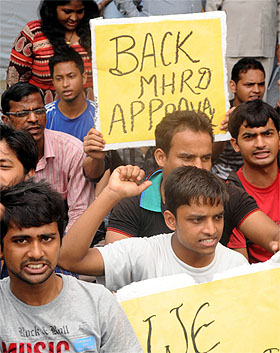 Students of Institution of Electronics and Telecommunication Engineers (IETE) shout slogans during a protest at jantar Mantar in New Delhi on Saturday. They are demanding to restore the recognition of IETE courses of DipIETE/AMIETE/ALCCS.