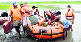 NDRF jawans rescue flood-affected villagers near the Indo-Nepal border at Birpur, Bihar, on Sunday.