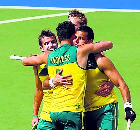 The Australians were head and shoudlers above India in the gold medal match in Glasgow on Sunday.