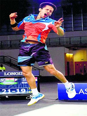 Parupalli Kashyap celebrates after winning gold against Singapores Derek Wong in final.
