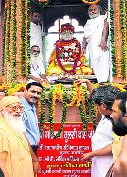 District Magistrate D Senthyl Pendiyan inaugurates Tulsidas Square in Haridwar on Sunday.