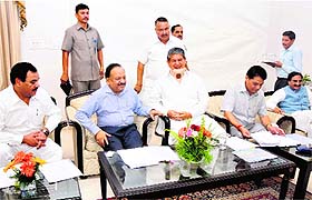 Chief Minister Harish Rawat with Union Health Minister Harsh Vardhan at a meeting in Dehradun on Saturday evening