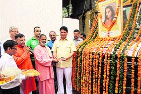 Uttarakhand Health Minister Surendra Singh Negi flags off a vehicle carrying relief items for disaster affected people of Rudraprayag, sent by the Yogoda Satsang Society, in Dehradun on Sunday.