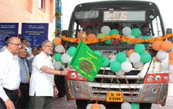 LG Najeeb Jung flaggs off a new fleet of DMRC feeder buses at Shastri Park train depot in New Delhi on Monday. Tribune Photo