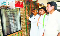 Chief Minister Bhupinder Singh Hooda inaugurates the multipurpose hall at Sirsas Chaudhary Devi Lal University on Monday. HPCC chief Ashok Tanwar is to his left. Tribune photo
