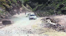 The dusty stretch of the Kishtwar road.