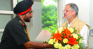 Lieutenant General Kamaljit Singh called upon Lieutenant Governor Najeeb Jung at his residence in New Delhi on Tuesday.