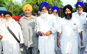 Members of the HSGMC and Jagdish Singh Jhinda (centre) come out of Haryana Raj Bhawan after submitting a memorandum in Chandigarh on Tuesday