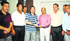 SP DK Chaudhary gives prizes to winners of the Minjar sports tournament in Chamba on Tuesday.