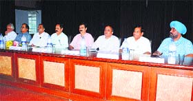 Vice-Chancellor KK Katoch, CSK HP Agriculture University, presides over a meeting of an anti-ragging committee in Palampur on Tuesday. Photo: Ravinder Sood