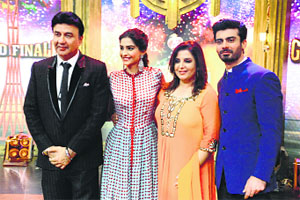 Anu Malik, Sonam Kapoor, Farah Khan and Fawad Khan at the final episode of the show