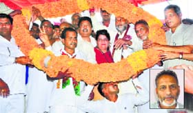 Former INLD MLA Balwant Singh (inset) with state BJP president Ram Bilash Sharma during a rally in Bilaspur on Thursday.