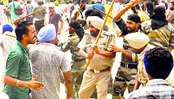 The police lathicharge protesting PRTC members in Talwandi Sabo on Thursday