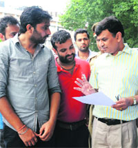 NSUI leaders submit a memorandum to Navdeep Goyal, Dean, Students' Welfare, at Panjab University on Friday. 