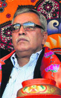  Farooq Khan