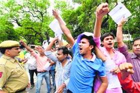 Candidates protest against the CSAT paper in the Civil Services Exam conducted by the UPSC