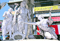 The statue of Karna and lord Krishna at the main chowk in Karnal