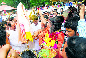 Pilgrims accord a rousing reception to the holy mace of Lord Shiva on its return to the Dashnami Akhara in Poonch on Monday.
