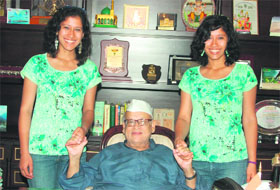 Uttarakhand Governor Dr Aziz Qureshi with mountaineers Tashi and Nungshi in Dehradun on Monday