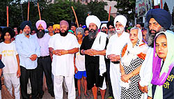 NRI couple Amrik Singh Sadana and Bibi Harbans Kaur Sadana along with members of the Golden Temple management, Sant Baba Kashmir Singh Burewale and volunteers who have taken up the task of cleaning the surroundings of the Golden Temple in Amritsar