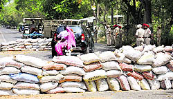 A police naka to prevent entry of unlawful elements in Talwandi Sabo