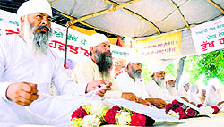 The fasting devotees outside the Mini-Secretariat in Ludhiana on Thursday