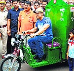 Aamir Khan at the launch of the waste collection project in Jodhpur on Saturday