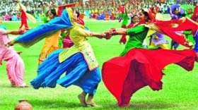 girls perform gidda in Patiala