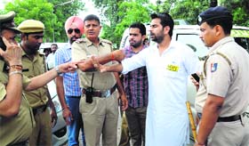 A students party worker argues with the police and PU security staff during a car rally on the campus in Chandigarh.