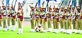 A police woman fainted during the Independence Day function at Guru Nanak Stadium in Ludhiana.