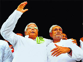 RJD chief Lalu Prasad and JD(U) senior leader Nitish Kumar at election meeting at Chapra in Bihar on Sunday.