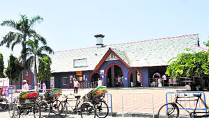 The main building of the Karnal railway station.