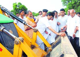 Minister Rao Narender inaugurates the construction work of the bypass road in Narnaul