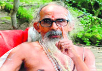 Swami Shivanand, founder of the ashram, interacts with mediapersons in Haridwar on Tuesday.
