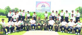 Army officers with the participants of the educational tour.