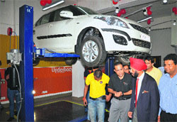 Flying Sikh Milkha Singh inaugurates the 3M Car Care store at the Industrial Area in Phase 1, Chandigarh, on Friday.