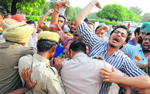 ABVP workers try to breach security outside the VCs office in an attempt to submit a memorandum regarding their violence-free campus campaign on Friday.