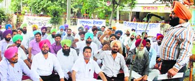 Members of the Revenue Patwar Union Tehsil Ludhiana (West) outside the Mini-Secretariat, Ludhiana. Photo: Inderjeet Verma