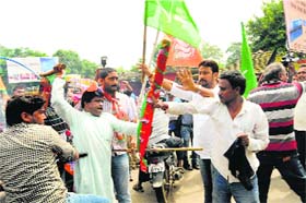 BJP and JMM workers clash in Ranchi on Saturday
