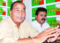 President of UKD Kashi Singh Airy addresses a press conference in Dehradun on Saturday.