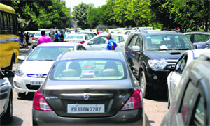 Vehicles parked haphazardly on the service lane outside Hotel Park Plaza in Ludhiana; and (below) the traffic police tow away a vehicle