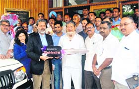 Rajeev Dube of Mahindra Group with Chief Minister Harish Rawat in Dehradun on Sunday