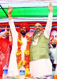 BJP president Amit Shah and former Congress leader Lal Singh at a rally in Kathua after the latter joined the BJP. 