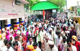 Devotees leave the Kamta Nath Temple in Chitrakoot district of Madhya Pradesh after a stampede on Monday