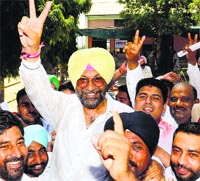 SAD candidate Jeet Mohinder Sidhu celebrates his win in Talwandi Sabo on Monday. Tribune photo: Pawan sharma