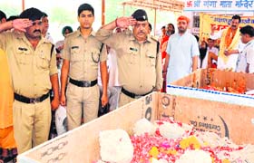 Saluting martyrs: Policemen pay respects to the mortal remains of the martyrs of the 1857 mutiny in Haridwar on Sunday