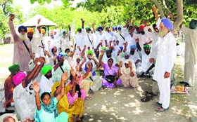 Members of BKU, Sidhupur, protest in Bathinda on Tuesday
